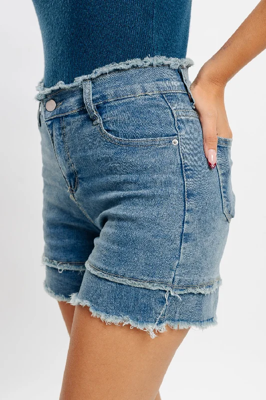 Trendy Outfits For Ladies Frayed Hem Denim Shorts