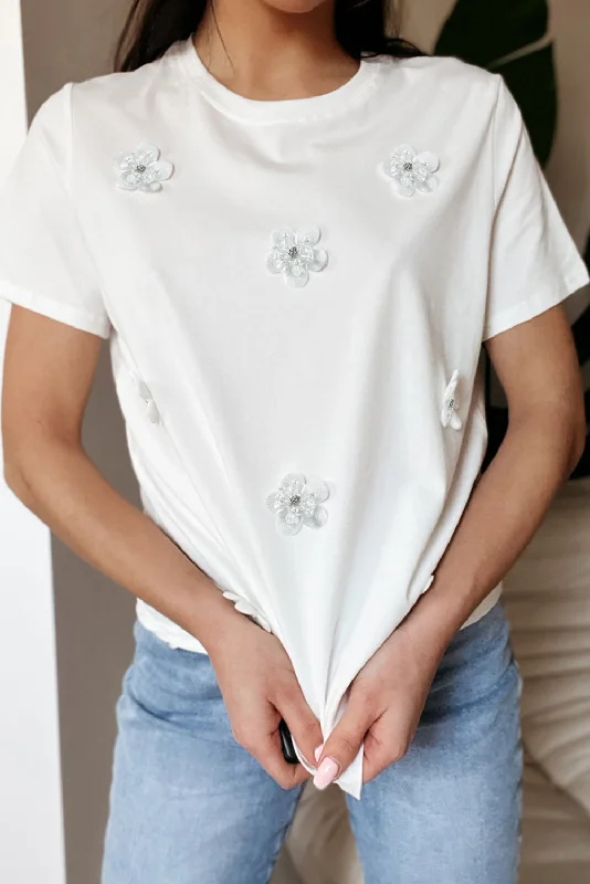 Free Spirited Fashion White Flower Applique Round Neck T-shirt