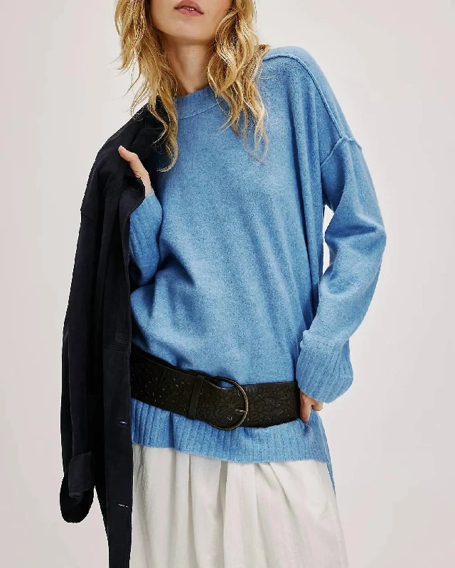 Women's Holiday Apparel Phoebe Pullover In Blue