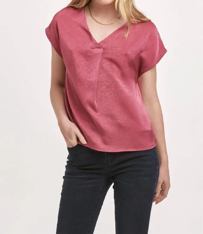 Women Wear Online Kristen V Neck Short Sleeve Top In Lilac Rose