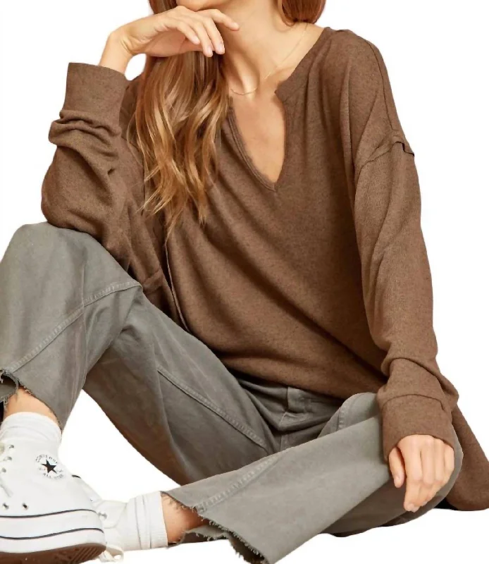 Women's High-Fashion Garments Worth The Wait Pullover In Mocha