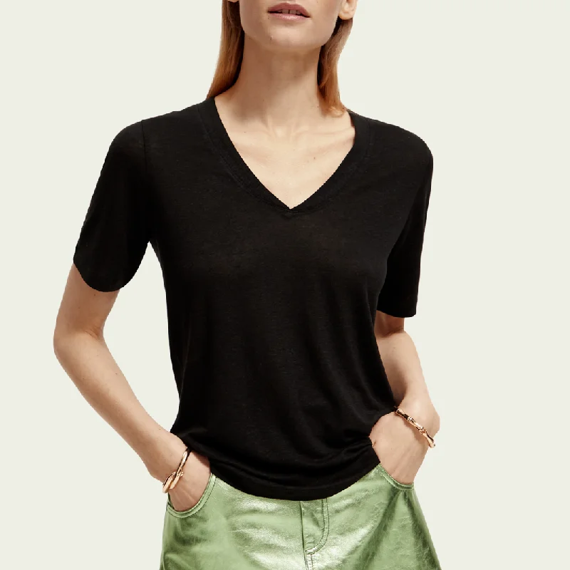 Evening Looks V-Neck T-Shirt (Black)