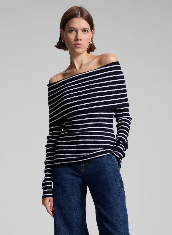 Women's Outfit Evelyn Merino Off Shoulder Top